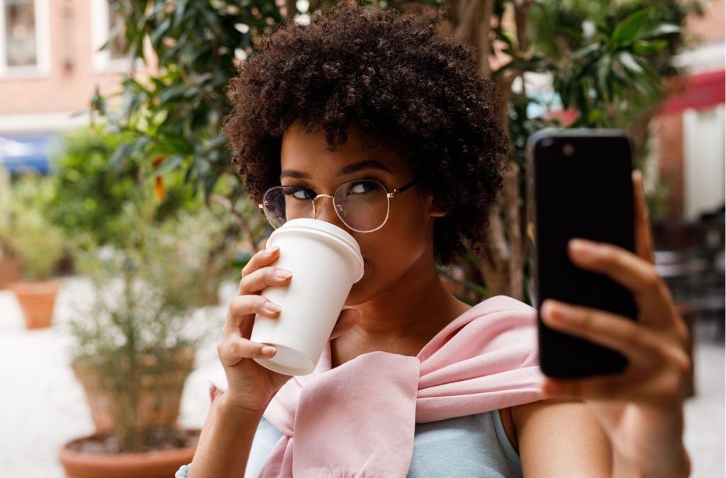 13 Astuces en Or pour Vendre sur les Réseaux Sociaux (sans forcing)